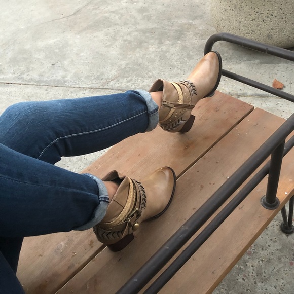 TAUPE FAUX LEATHER WESTERN BOOTS - Picture 5 of 8